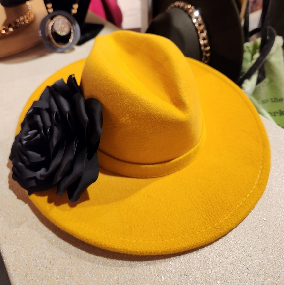 Bold Black Flower Brooch Pin Clip - Picture 10 of 16